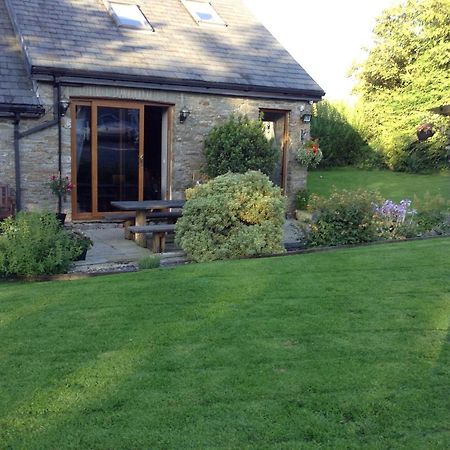 Beudy Bach Bed & Breakfast Cross Hands Bagian luar foto