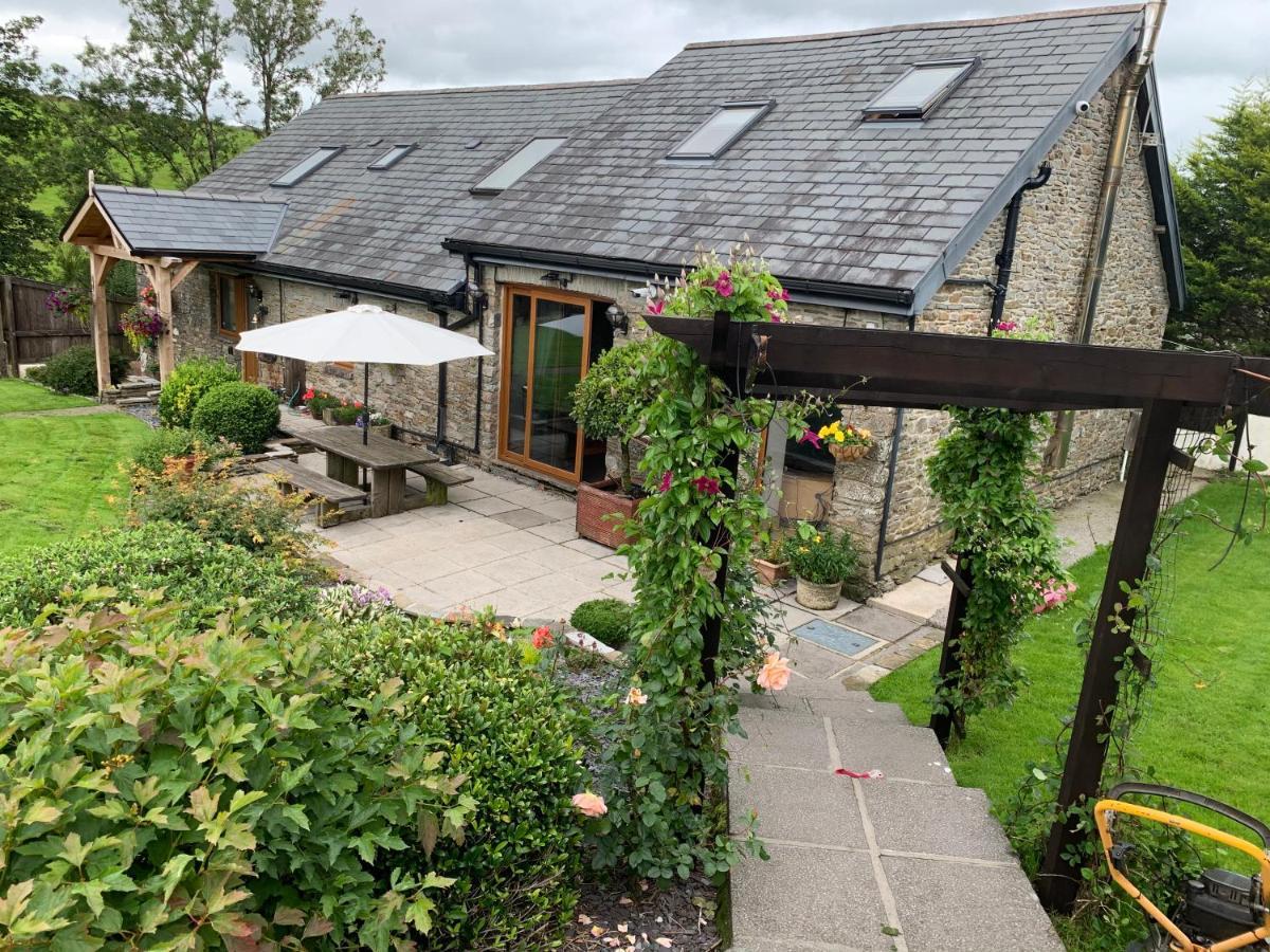 Beudy Bach Bed & Breakfast Cross Hands Bagian luar foto
