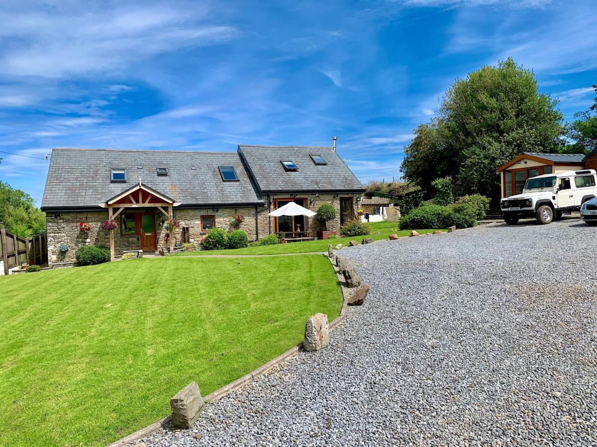 Beudy Bach Bed & Breakfast Cross Hands Bagian luar foto