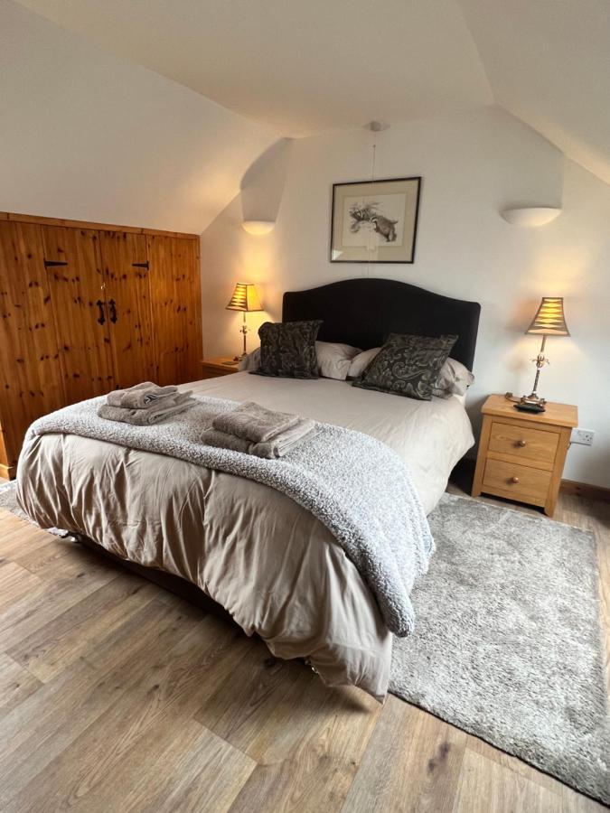Beudy Bach Bed & Breakfast Cross Hands Bagian luar foto