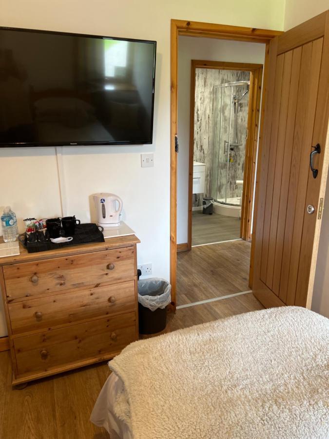 Beudy Bach Bed & Breakfast Cross Hands Bagian luar foto