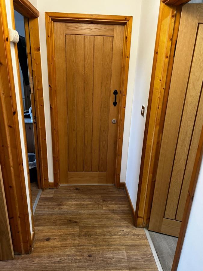 Beudy Bach Bed & Breakfast Cross Hands Bagian luar foto