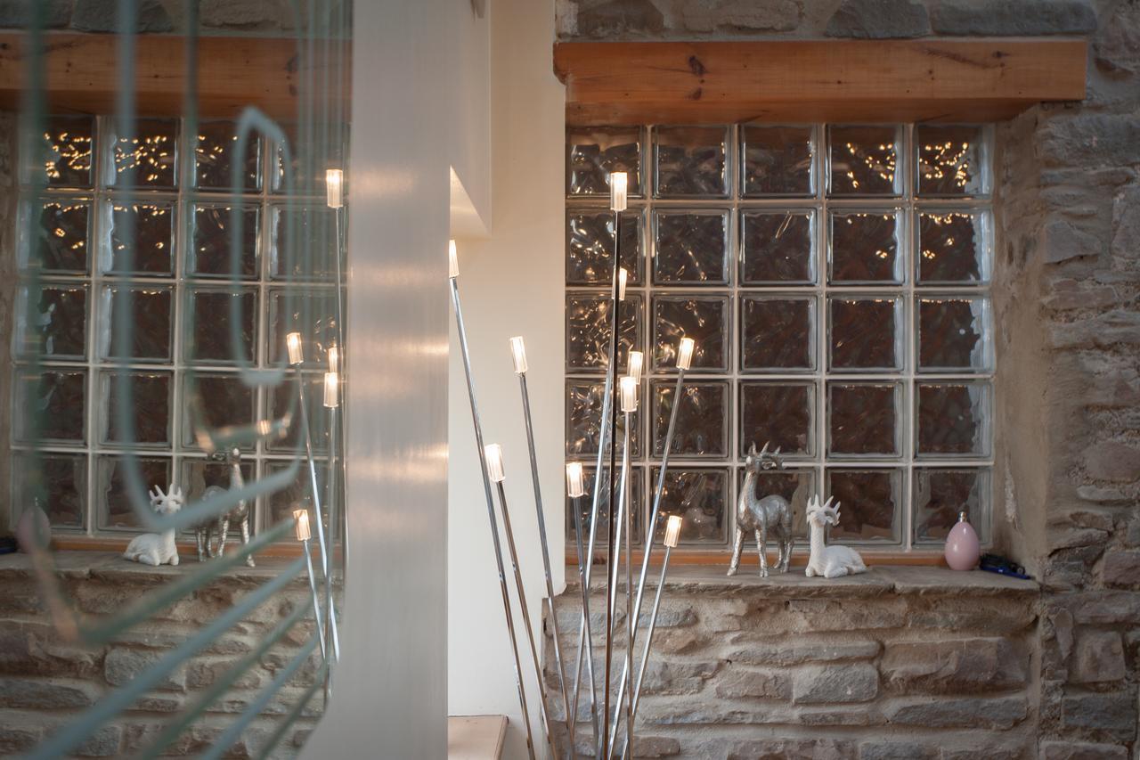 Beudy Bach Bed & Breakfast Cross Hands Bagian luar foto