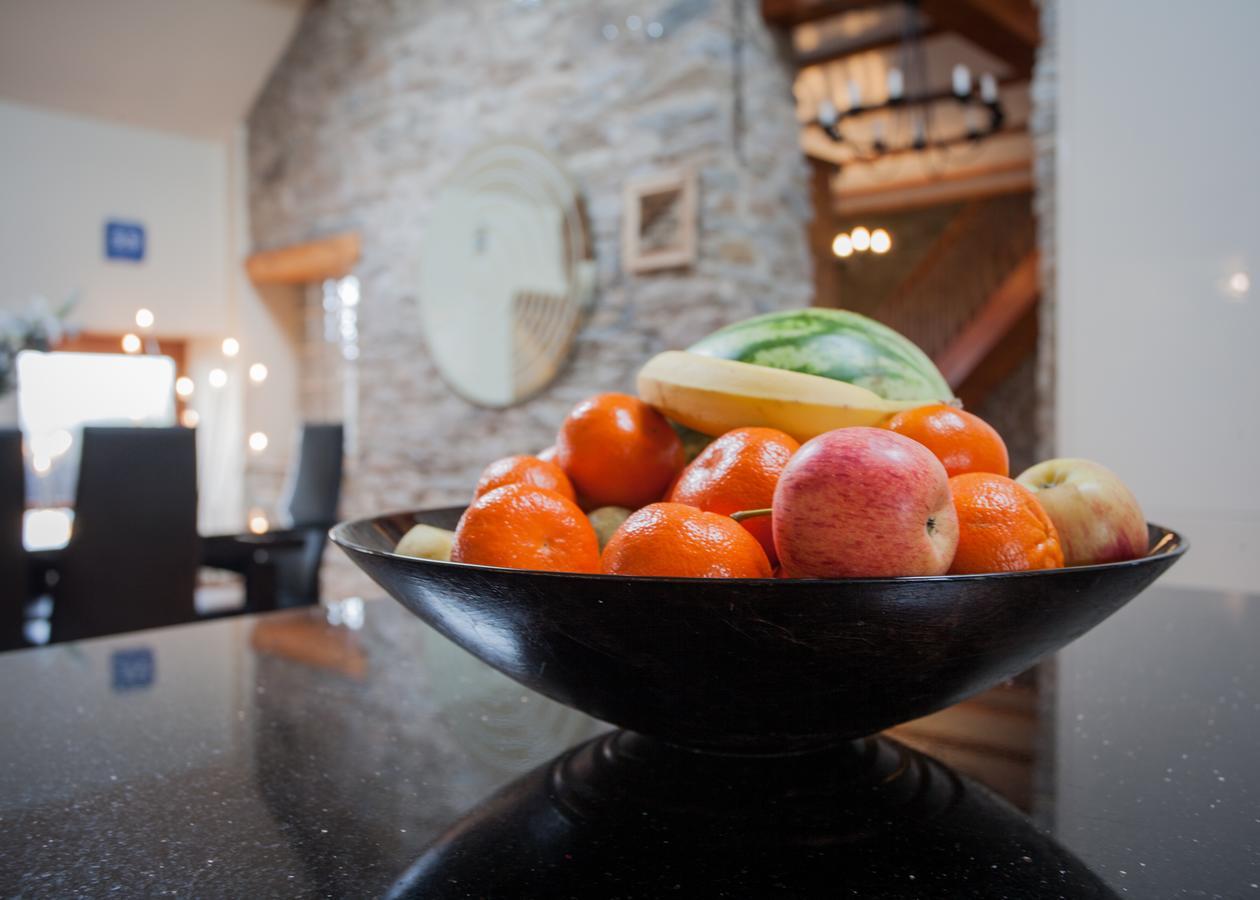 Beudy Bach Bed & Breakfast Cross Hands Bagian luar foto