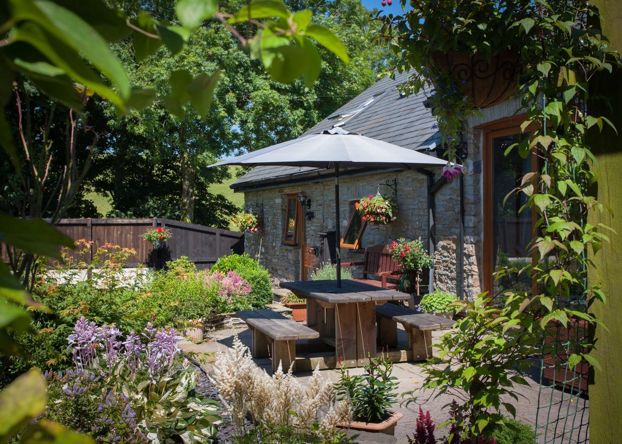 Beudy Bach Bed & Breakfast Cross Hands Bagian luar foto